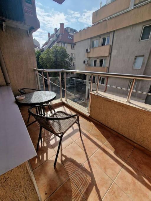 Cozy Central Apartment In Outskirts Of Old Sofia Esterno foto